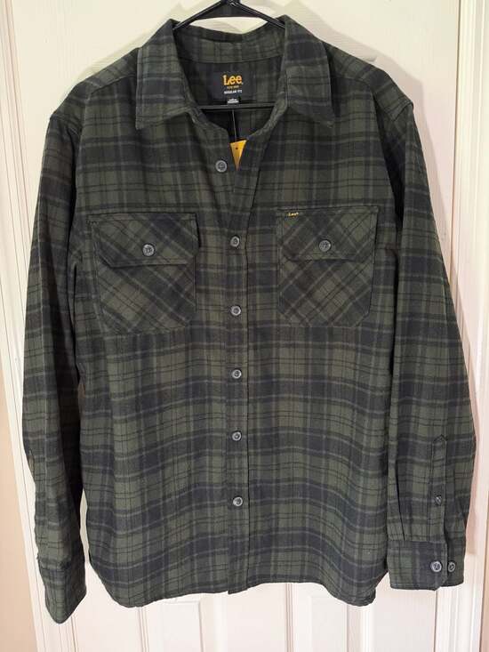 Lee Other - Lee Men's Regular Fit Long-Sleeve Plaid Flannel Shirt in Rosin NWT